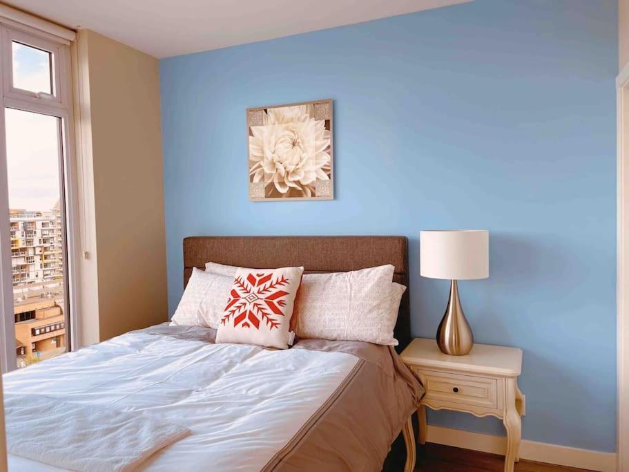 Modern 2 Bedroom Ocean Views Victoria Downtown Free Parking Buitenkant foto