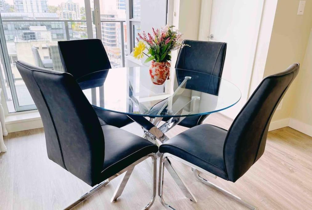 Modern 2 Bedroom Ocean Views Victoria Downtown Free Parking Buitenkant foto