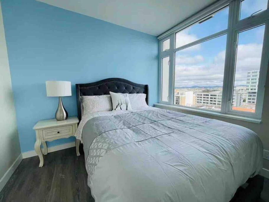 Modern 2 Bedroom Ocean Views Victoria Downtown Free Parking Buitenkant foto