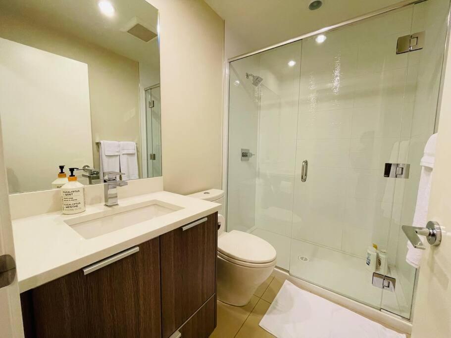 Modern 2 Bedroom Ocean Views Victoria Downtown Free Parking Buitenkant foto
